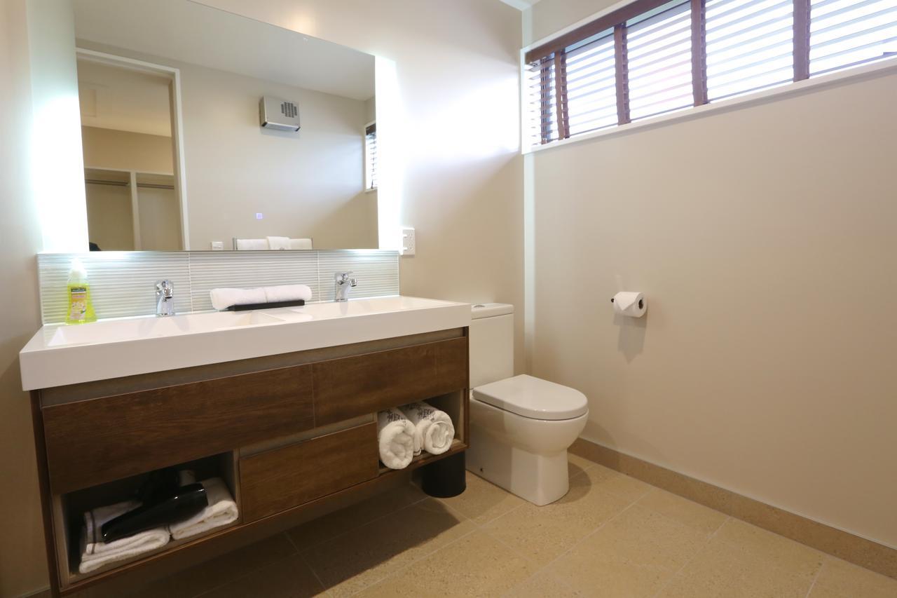 Golden Sun Apartment -Two Bedrooms, Three Bedrooms Christchurch Exterior foto