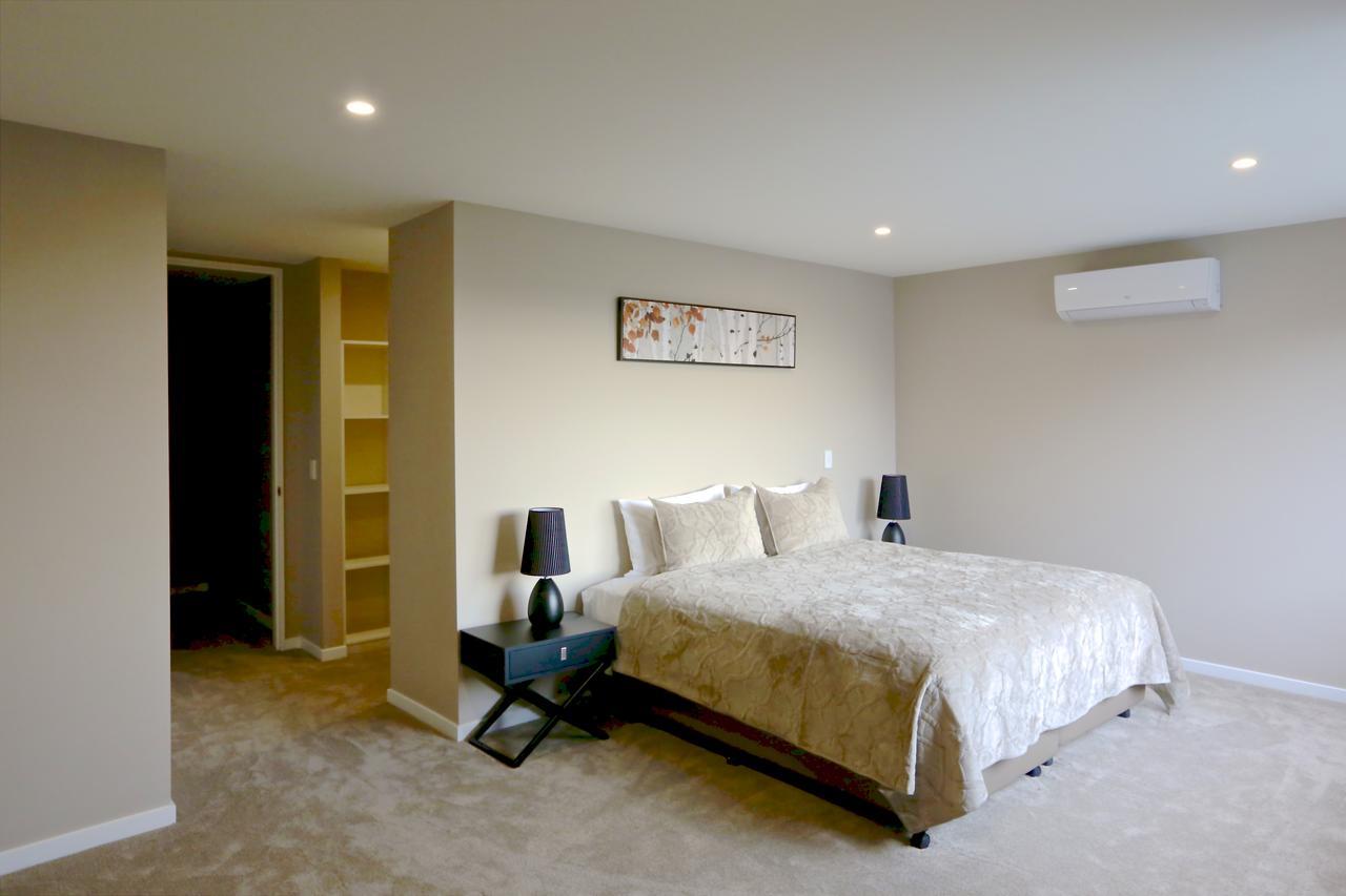 Golden Sun Apartment -Two Bedrooms, Three Bedrooms Christchurch Exterior foto