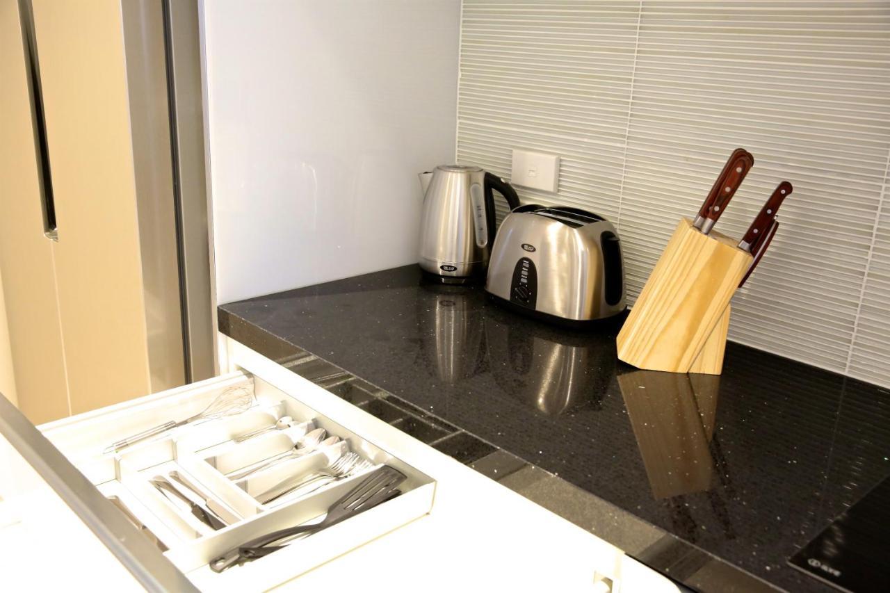 Golden Sun Apartment -Two Bedrooms, Three Bedrooms Christchurch Exterior foto
